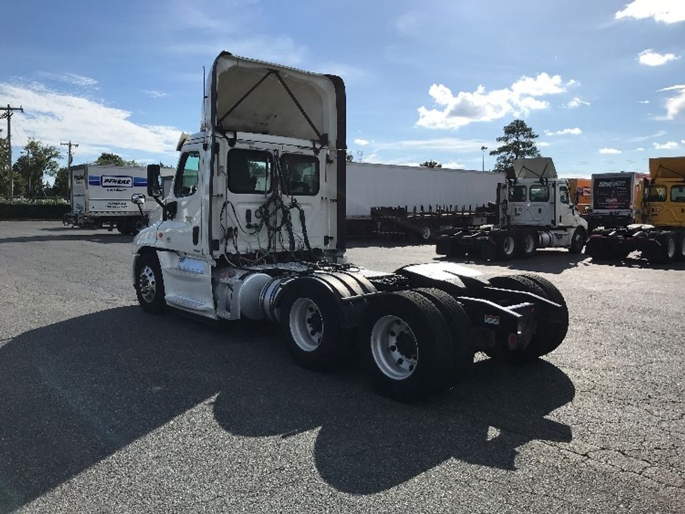 Day Cab Tractor-Heavy Duty Tractors-Freightliner-2018-Cascadia 12564ST-Concord-NC-705,690\n\t\tmiles-$ 22,250 - Image 5