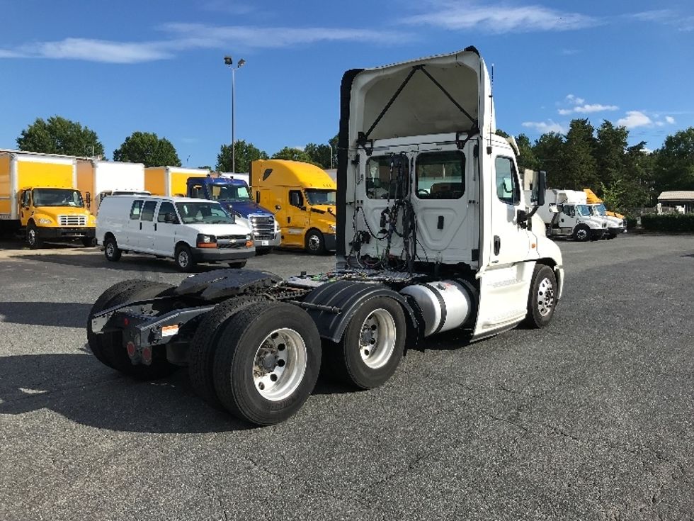 Day Cab Tractor-Heavy Duty Tractors-Freightliner-2018-Cascadia 12564ST-Concord-NC-705,690\n\t\tmiles-$ 22,250 - Image 7