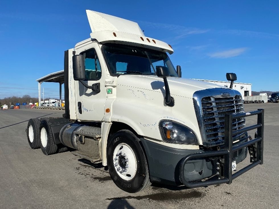 Day Cab Tractor-Heavy Duty Tractors-Freightliner-2018-Cascadia 12564ST-Conklin-NY-465,595\n\t\tmiles-$ 33,500 - Image 1