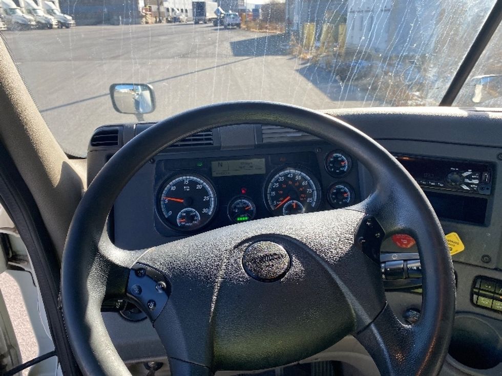 Day Cab Tractor-Heavy Duty Tractors-Freightliner-2018-Cascadia 12564ST-Conklin-NY-465,595\n\t\tmiles-$ 33,500 - Image 11