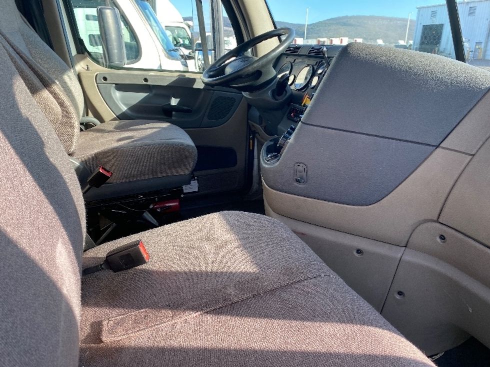 Day Cab Tractor-Heavy Duty Tractors-Freightliner-2018-Cascadia 12564ST-Conklin-NY-465,595\n\t\tmiles-$ 33,500 - Image 14