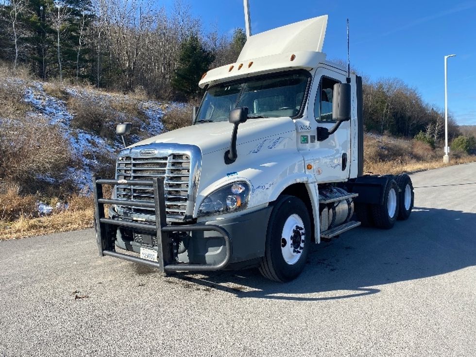 Day Cab Tractor-Heavy Duty Tractors-Freightliner-2018-Cascadia 12564ST-Conklin-NY-465,595\n\t\tmiles-$ 33,500 - Image 3