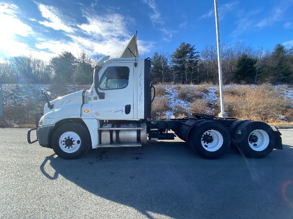 Day Cab Tractor-Heavy Duty Tractors-Freightliner-2018-Cascadia 12564ST-Conklin-NY-465,595\n\t\tmiles-$ 33,500 - Image 4