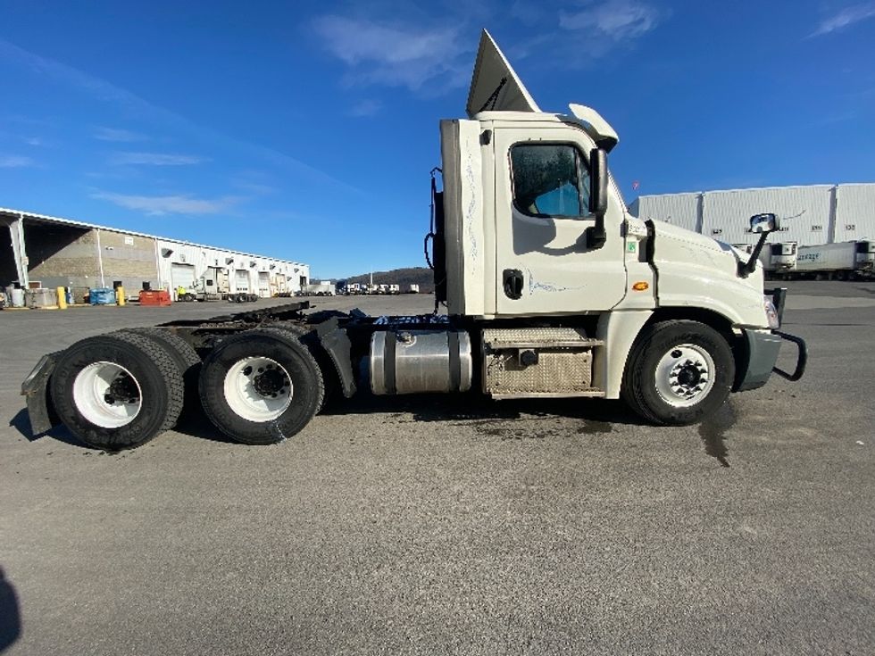 Day Cab Tractor-Heavy Duty Tractors-Freightliner-2018-Cascadia 12564ST-Conklin-NY-465,595\n\t\tmiles-$ 33,500 - Image 8