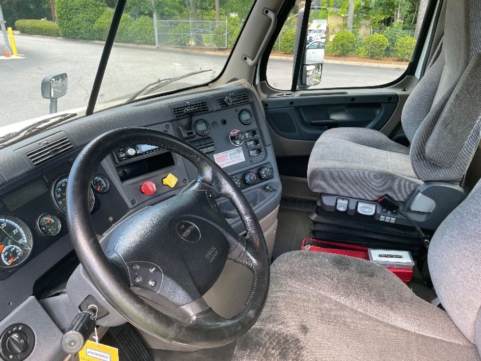 Day Cab Tractor-Heavy Duty Tractors-Freightliner-2018-Cascadia 12564ST-Conover-NC-692,339\n\t\tmiles-$ 22,250 - Image 10