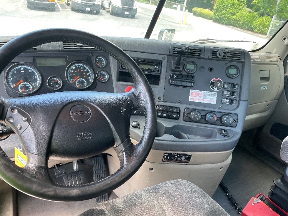 Day Cab Tractor-Heavy Duty Tractors-Freightliner-2018-Cascadia 12564ST-Conover-NC-692,339\n\t\tmiles-$ 22,250 - Image 11