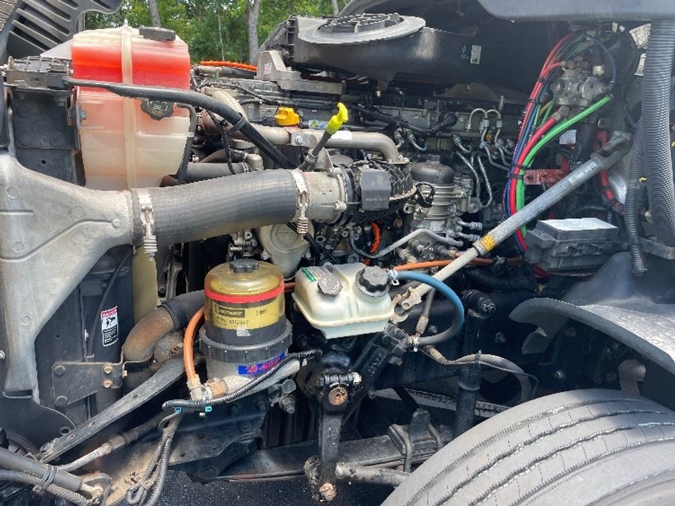 Day Cab Tractor-Heavy Duty Tractors-Freightliner-2018-Cascadia 12564ST-Conover-NC-692,339\n\t\tmiles-$ 22,250 - Image 16