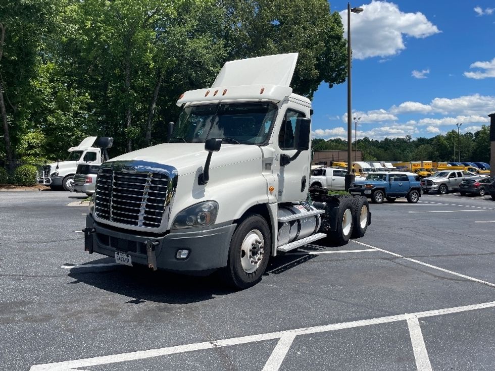Day Cab Tractor-Heavy Duty Tractors-Freightliner-2018-Cascadia 12564ST-Conover-NC-692,339\n\t\tmiles-$ 22,250 - Image 3