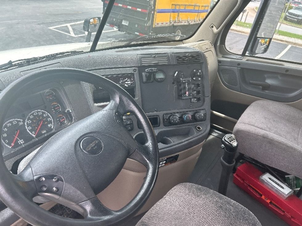 Day Cab Tractor-Heavy Duty Tractors-Freightliner-2018-Cascadia 12564ST-Conyers-GA-456,845\n\t\tmiles-$ 32,750 - Image 10