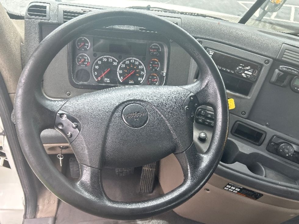 Day Cab Tractor-Heavy Duty Tractors-Freightliner-2018-Cascadia 12564ST-Conyers-GA-456,845\n\t\tmiles-$ 32,750 - Image 13