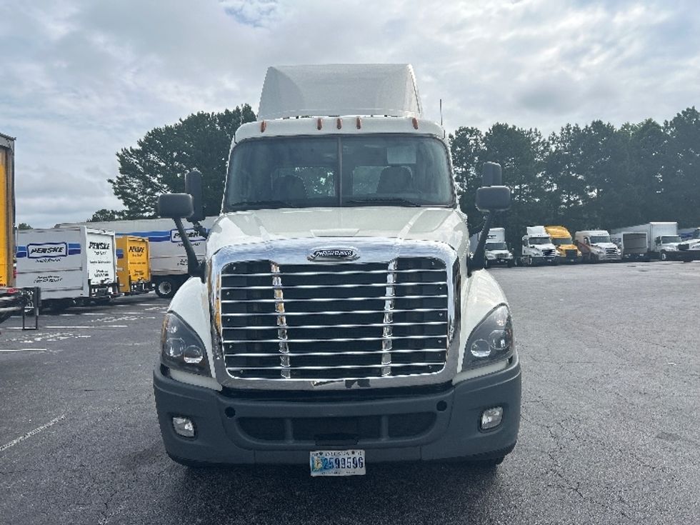 Day Cab Tractor-Heavy Duty Tractors-Freightliner-2018-Cascadia 12564ST-Conyers-GA-456,845\n\t\tmiles-$ 32,750 - Image 2