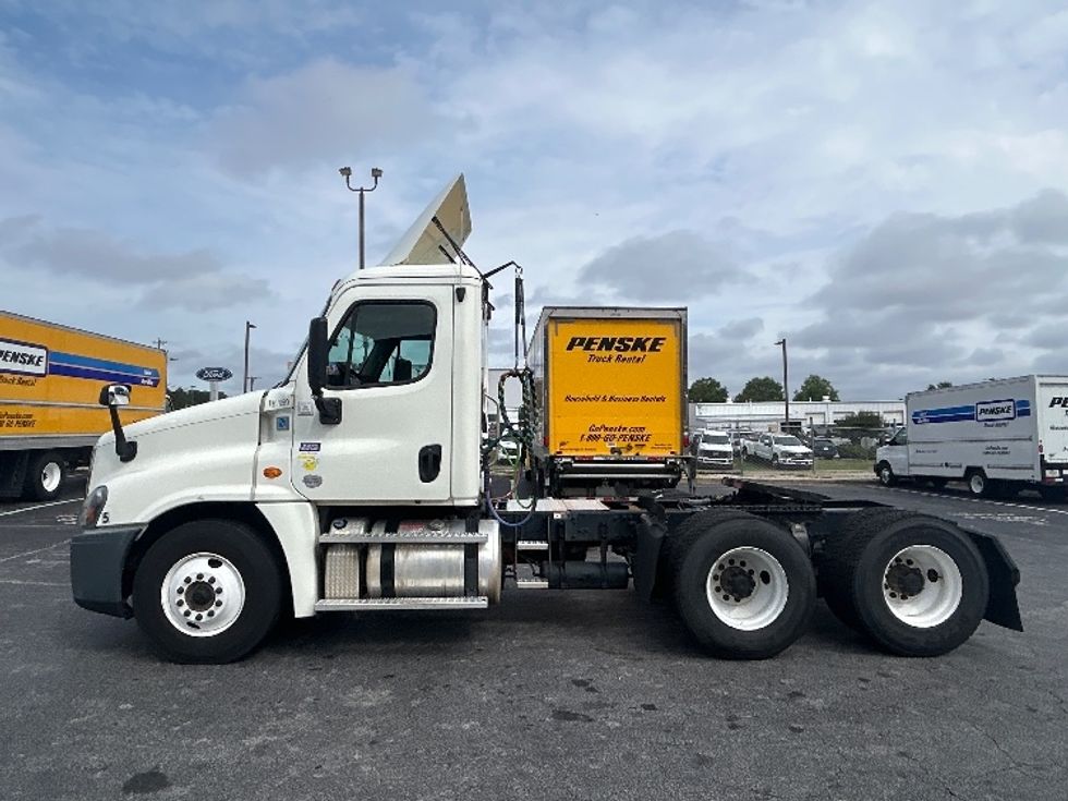 Day Cab Tractor-Heavy Duty Tractors-Freightliner-2018-Cascadia 12564ST-Conyers-GA-456,845\n\t\tmiles-$ 32,750 - Image 4
