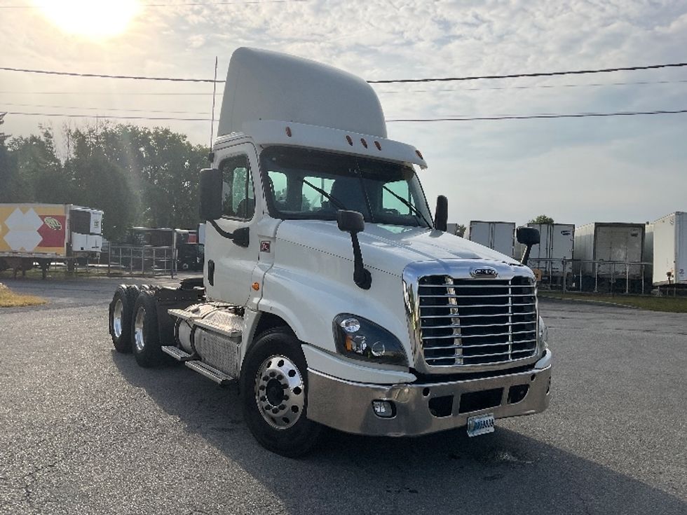 Day Cab Tractor-Heavy Duty Tractors-Freightliner-2018-Cascadia 12564ST-Coxsackie-NY-280,031\n\t\tmiles-$ 46,000 - Image 1