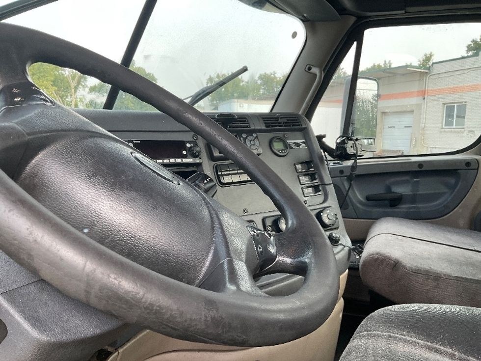 Day Cab Tractor-Heavy Duty Tractors-Freightliner-2018-Cascadia 12564ST-Coxsackie-NY-280,031\n\t\tmiles-$ 46,000 - Image 10