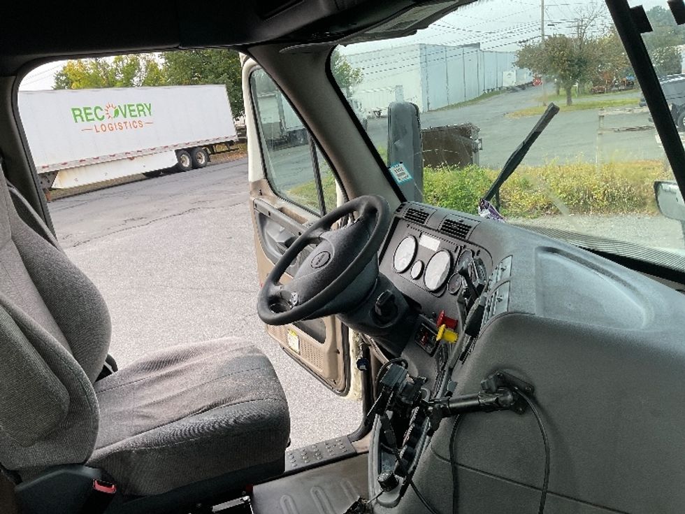 Day Cab Tractor-Heavy Duty Tractors-Freightliner-2018-Cascadia 12564ST-Coxsackie-NY-280,031\n\t\tmiles-$ 46,000 - Image 14