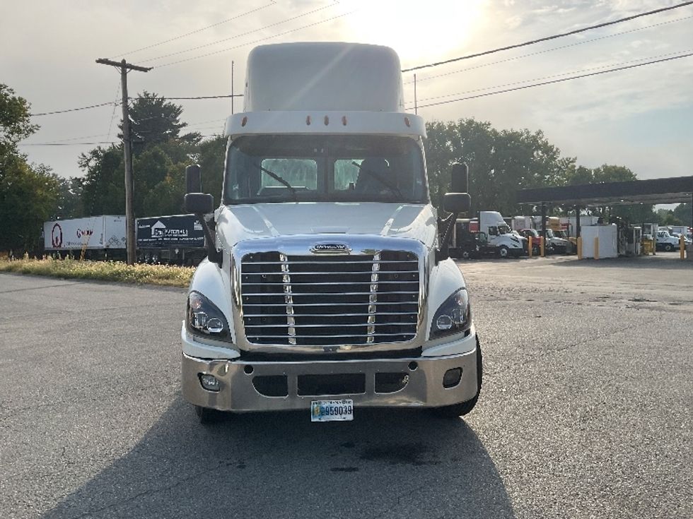 Day Cab Tractor-Heavy Duty Tractors-Freightliner-2018-Cascadia 12564ST-Coxsackie-NY-280,031\n\t\tmiles-$ 46,000 - Image 2