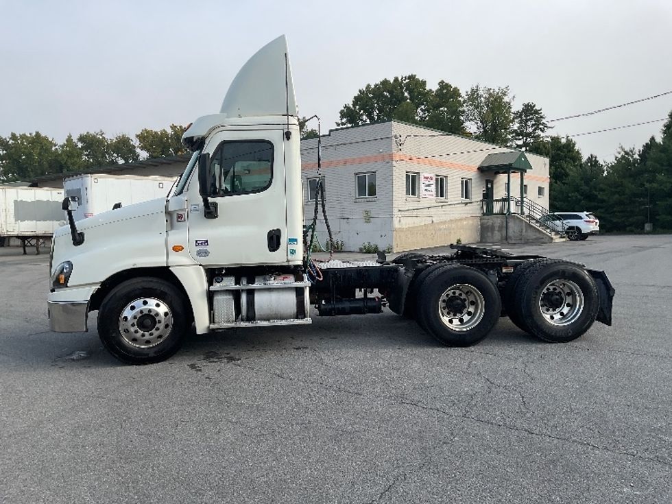 Day Cab Tractor-Heavy Duty Tractors-Freightliner-2018-Cascadia 12564ST-Coxsackie-NY-280,031\n\t\tmiles-$ 46,000 - Image 4