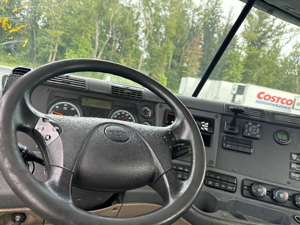 Day Cab Tractor-Heavy Duty Tractors-Freightliner-2018-Cascadia 12564ST-Cranbury-NJ-326,587\n\t\tmiles-$ 46,000 - Image 11