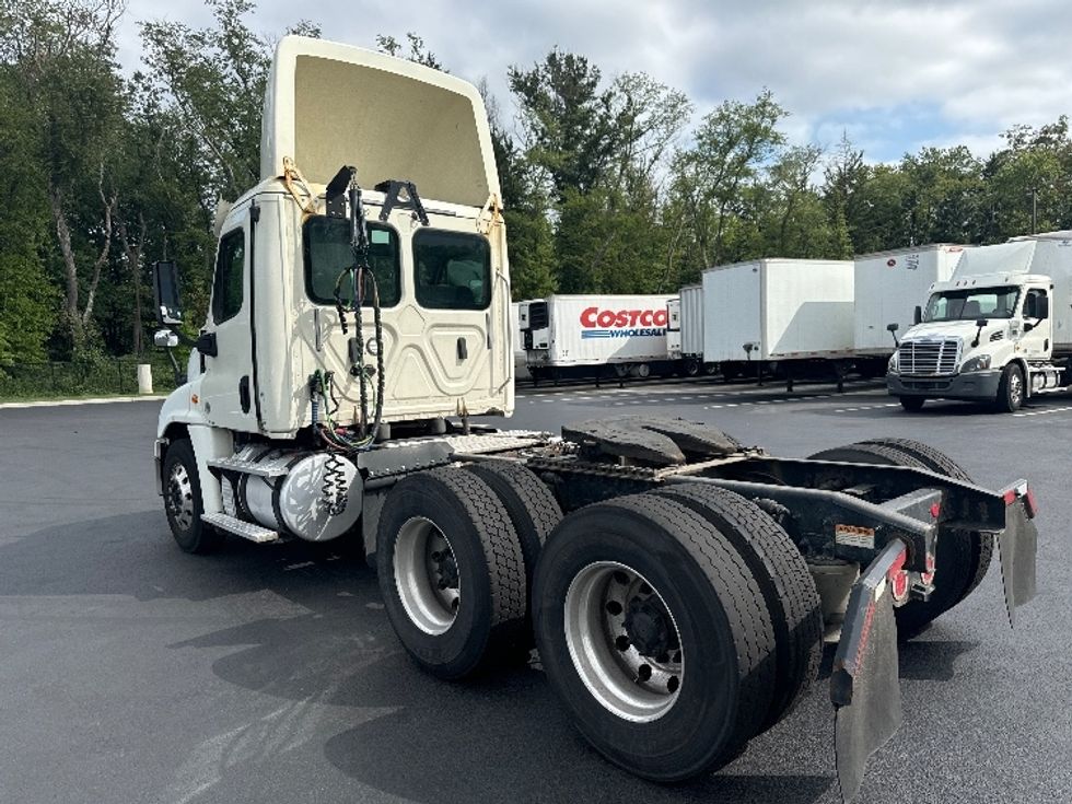 Day Cab Tractor-Heavy Duty Tractors-Freightliner-2018-Cascadia 12564ST-Cranbury-NJ-326,587\n\t\tmiles-$ 46,000 - Image 5