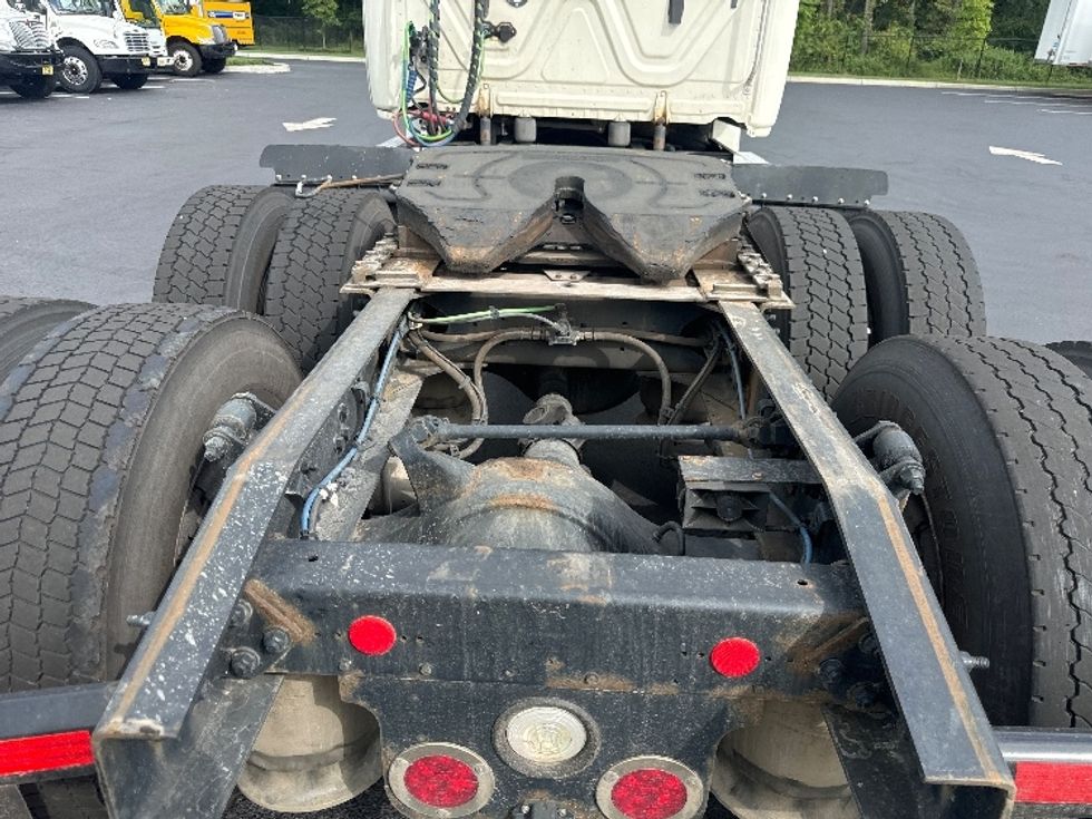 Day Cab Tractor-Heavy Duty Tractors-Freightliner-2018-Cascadia 12564ST-Cranbury-NJ-326,587\n\t\tmiles-$ 46,000 - Image 6