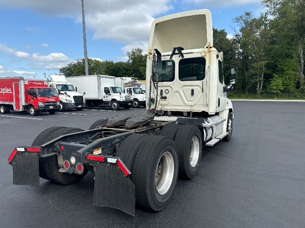 Day Cab Tractor-Heavy Duty Tractors-Freightliner-2018-Cascadia 12564ST-Cranbury-NJ-326,587\n\t\tmiles-$ 46,000 - Image 7