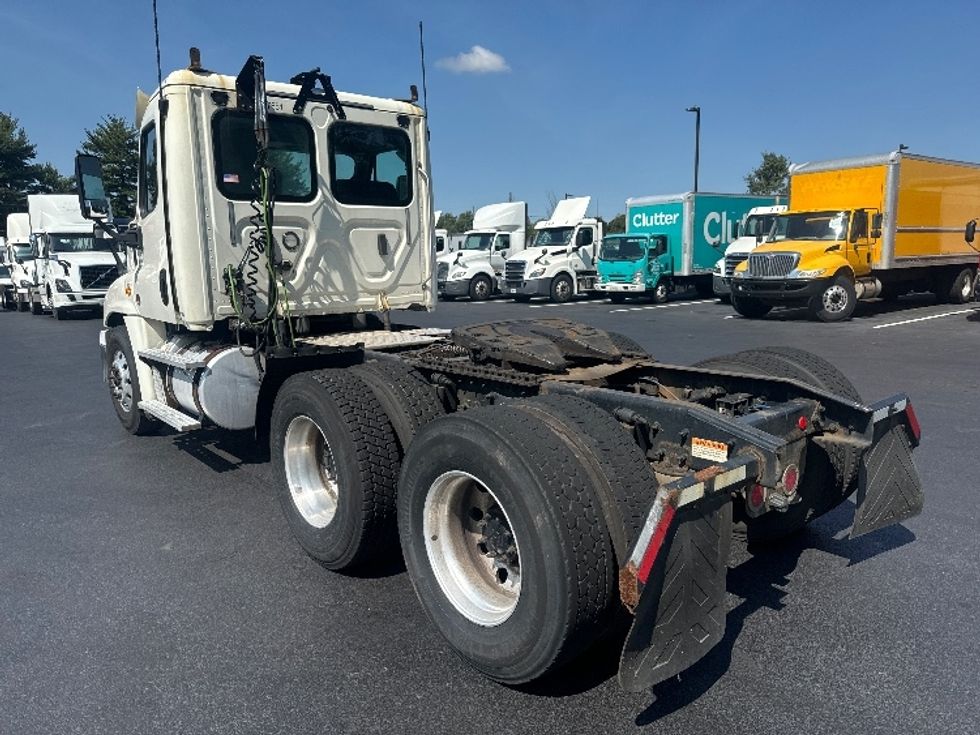 Day Cab Tractor-Heavy Duty Tractors-Freightliner-2018-Cascadia 12564ST-Cranbury-NJ-388,000\n\t\tmiles-$ 42,750 - Image 5