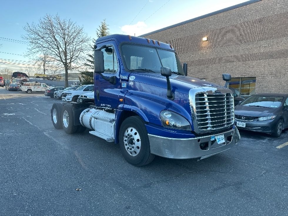 Day Cab Tractor-Heavy Duty Tractors-Freightliner-2018-Cascadia 12564ST-Dayton-NJ-171,908\n\t\tmiles-$ 47,500 - Image 1