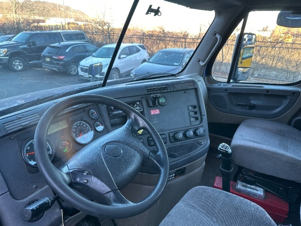 Day Cab Tractor-Heavy Duty Tractors-Freightliner-2018-Cascadia 12564ST-Dayton-NJ-171,908\n\t\tmiles-$ 47,500 - Image 10
