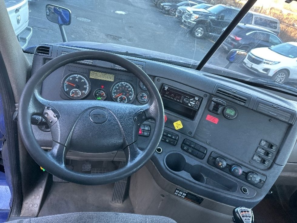Day Cab Tractor-Heavy Duty Tractors-Freightliner-2018-Cascadia 12564ST-Dayton-NJ-171,908\n\t\tmiles-$ 47,500 - Image 11