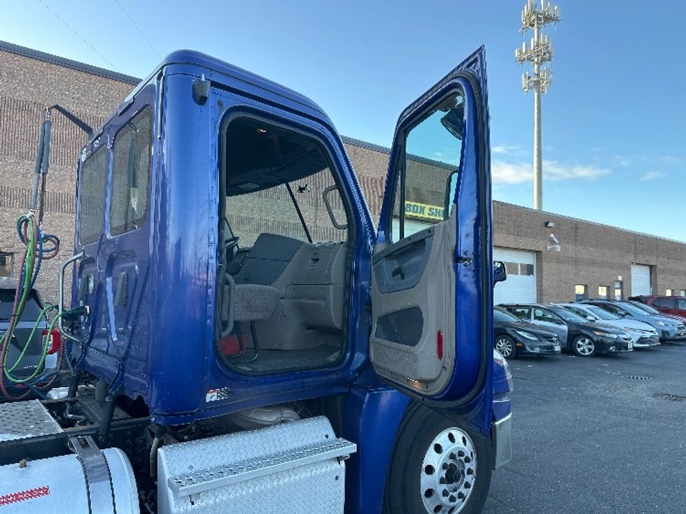 Day Cab Tractor-Heavy Duty Tractors-Freightliner-2018-Cascadia 12564ST-Dayton-NJ-171,908\n\t\tmiles-$ 47,500 - Image 12