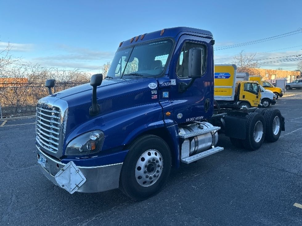 Day Cab Tractor-Heavy Duty Tractors-Freightliner-2018-Cascadia 12564ST-Dayton-NJ-171,908\n\t\tmiles-$ 47,500 - Image 3