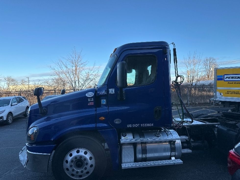 Day Cab Tractor-Heavy Duty Tractors-Freightliner-2018-Cascadia 12564ST-Dayton-NJ-171,908\n\t\tmiles-$ 47,500 - Image 4