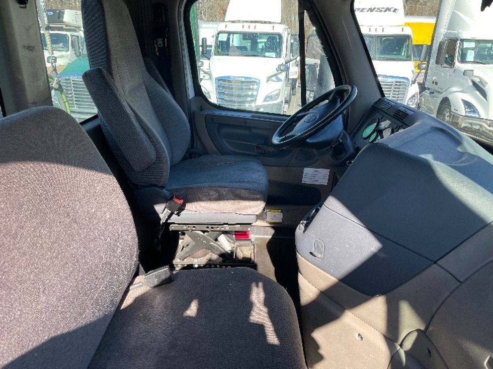 Day Cab Tractor-Heavy Duty Tractors-Freightliner-2018-Cascadia 12564ST-Dayton-NJ-226,312\n\t\tmiles-$ 46,250 - Image 14