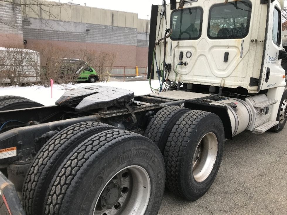 Day Cab Tractor-Heavy Duty Tractors-Freightliner-2018-Cascadia 12564ST-Dayton-NJ-226,312\n\t\tmiles-$ 46,250 - Image 17
