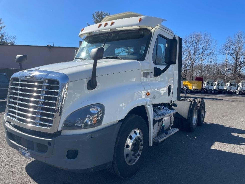Day Cab Tractor-Heavy Duty Tractors-Freightliner-2018-Cascadia 12564ST-Dayton-NJ-226,312\n\t\tmiles-$ 46,250 - Image 3