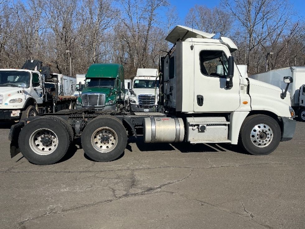 Day Cab Tractor-Heavy Duty Tractors-Freightliner-2018-Cascadia 12564ST-Dayton-NJ-226,312\n\t\tmiles-$ 46,250 - Image 8