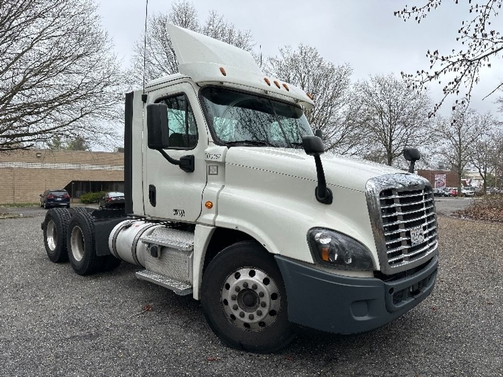 Day Cab Tractor-Heavy Duty Tractors-Freightliner-2018-Cascadia 12564ST-Dayton-NJ-242,284\n\t\tmiles-$ 52,250 - Image 1