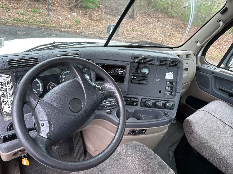 Day Cab Tractor-Heavy Duty Tractors-Freightliner-2018-Cascadia 12564ST-Dayton-NJ-242,284\n\t\tmiles-$ 52,250 - Image 10