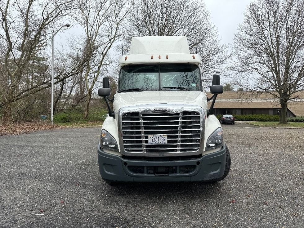 Day Cab Tractor-Heavy Duty Tractors-Freightliner-2018-Cascadia 12564ST-Dayton-NJ-242,284\n\t\tmiles-$ 52,250 - Image 2