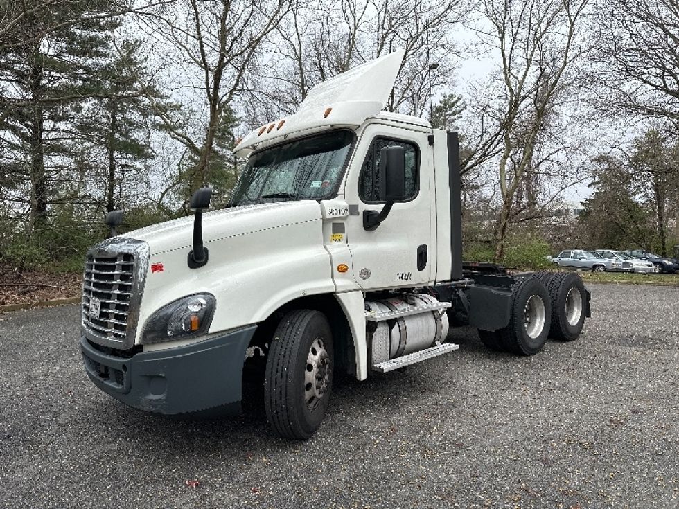 Day Cab Tractor-Heavy Duty Tractors-Freightliner-2018-Cascadia 12564ST-Dayton-NJ-242,284\n\t\tmiles-$ 52,250 - Image 3
