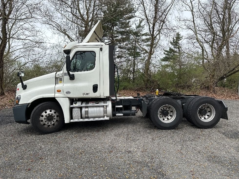 Day Cab Tractor-Heavy Duty Tractors-Freightliner-2018-Cascadia 12564ST-Dayton-NJ-242,284\n\t\tmiles-$ 52,250 - Image 4