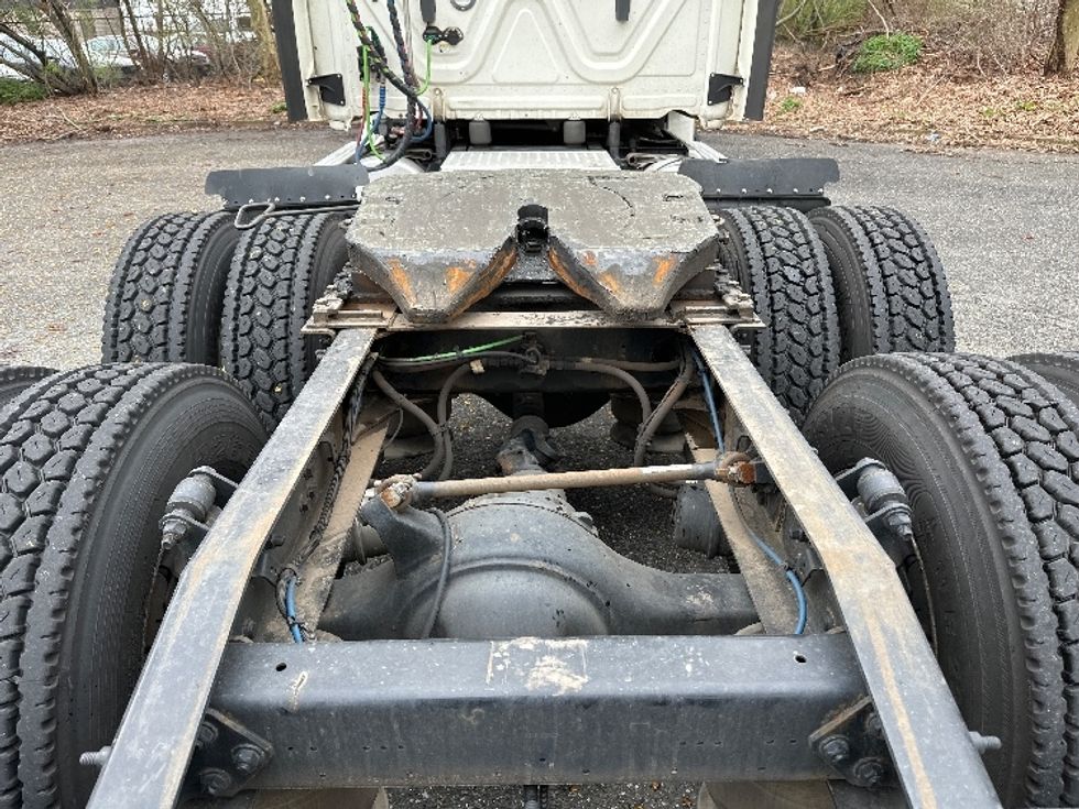 Day Cab Tractor-Heavy Duty Tractors-Freightliner-2018-Cascadia 12564ST-Dayton-NJ-242,284\n\t\tmiles-$ 52,250 - Image 6