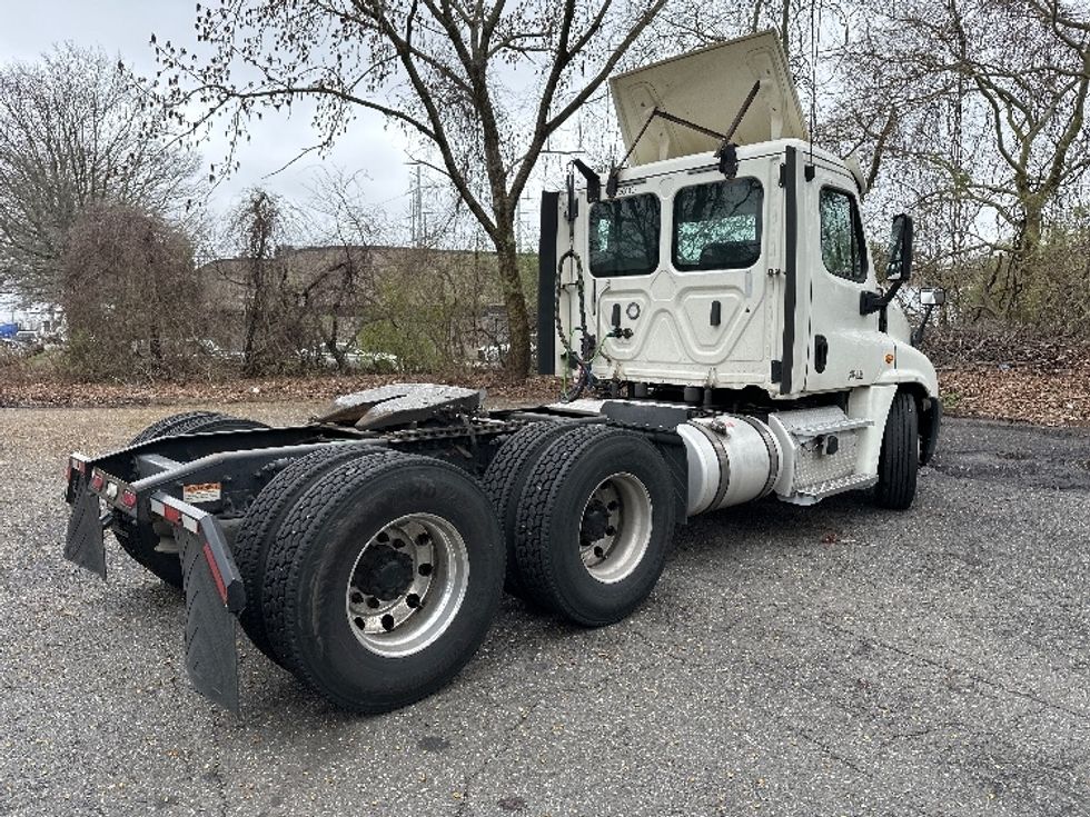 Day Cab Tractor-Heavy Duty Tractors-Freightliner-2018-Cascadia 12564ST-Dayton-NJ-242,284\n\t\tmiles-$ 52,250 - Image 7