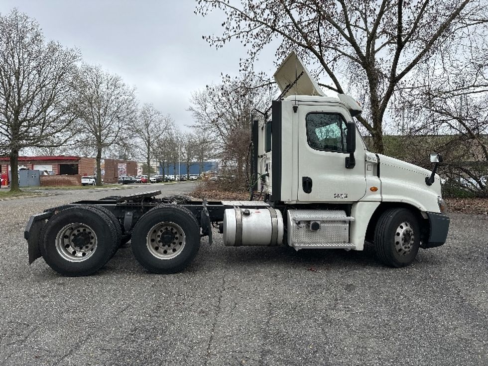 Day Cab Tractor-Heavy Duty Tractors-Freightliner-2018-Cascadia 12564ST-Dayton-NJ-242,284\n\t\tmiles-$ 52,250 - Image 8