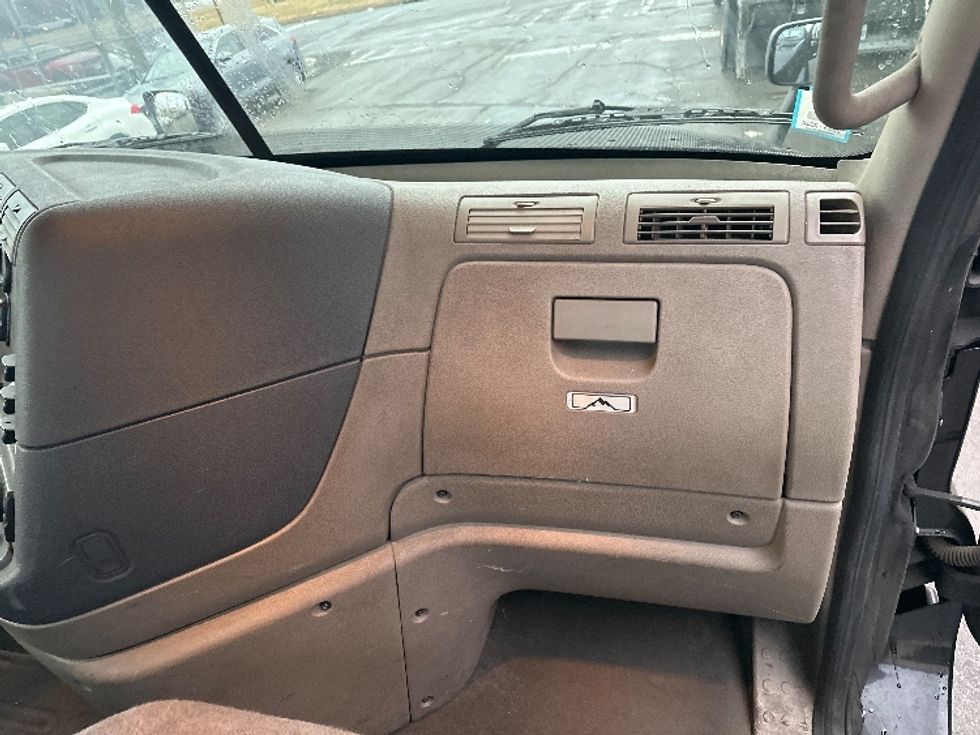 Day Cab Tractor-Heavy Duty Tractors-Freightliner-2018-Cascadia 12564ST-Dayton-NJ-252,623\n\t\tmiles-$ 50,500 - Image 13