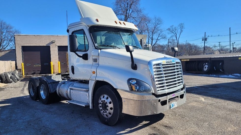Day Cab Tractor-Heavy Duty Tractors-Freightliner-2018-Cascadia 12564ST-Dayton-NJ-255,405\n\t\tmiles-$ 46,000 - Image 1