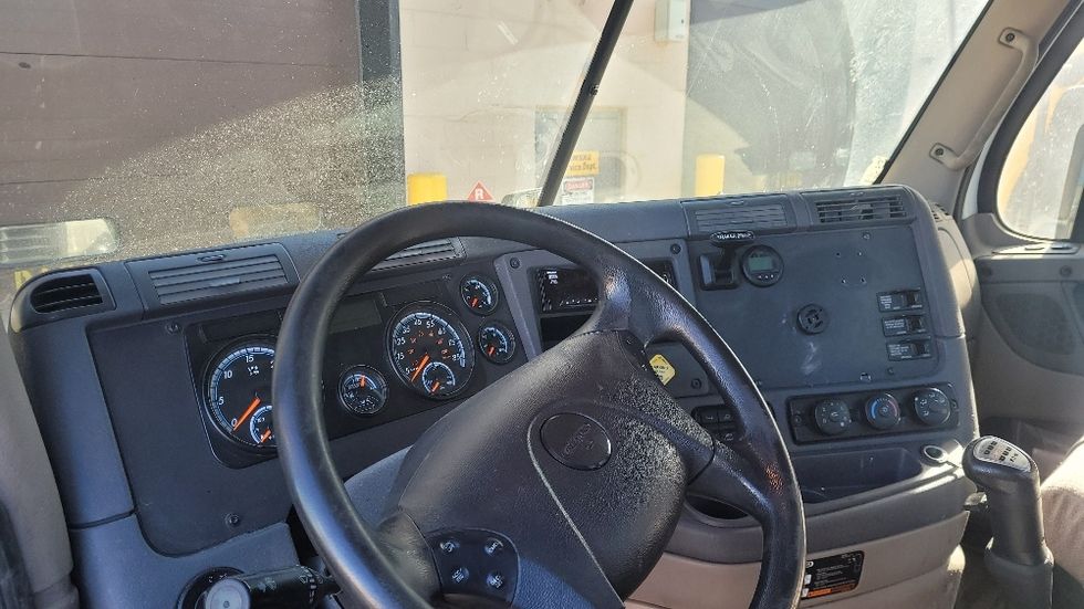Day Cab Tractor-Heavy Duty Tractors-Freightliner-2018-Cascadia 12564ST-Dayton-NJ-255,405\n\t\tmiles-$ 46,000 - Image 10