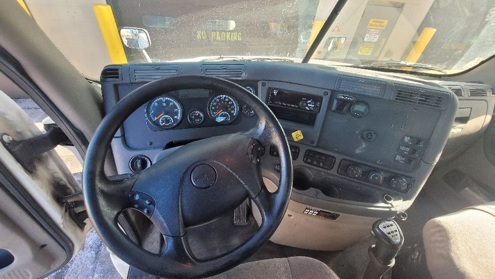 Day Cab Tractor-Heavy Duty Tractors-Freightliner-2018-Cascadia 12564ST-Dayton-NJ-255,405\n\t\tmiles-$ 46,000 - Image 11