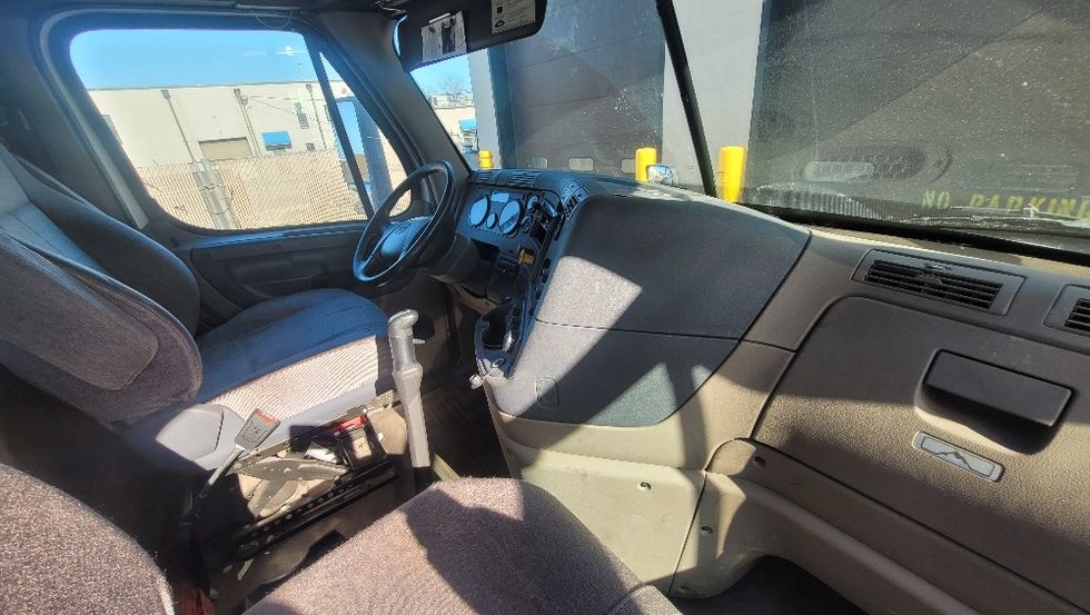 Day Cab Tractor-Heavy Duty Tractors-Freightliner-2018-Cascadia 12564ST-Dayton-NJ-255,405\n\t\tmiles-$ 46,000 - Image 15
