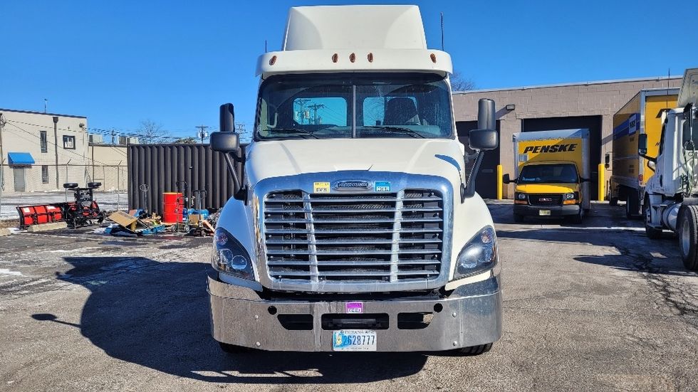 Day Cab Tractor-Heavy Duty Tractors-Freightliner-2018-Cascadia 12564ST-Dayton-NJ-255,405\n\t\tmiles-$ 46,000 - Image 2